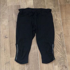 Lululemon black crop pants, size 12